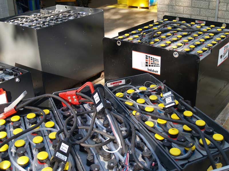 Levensduur heftruck accu Wanneer is de accu van een heftruck aan vervanging toe?