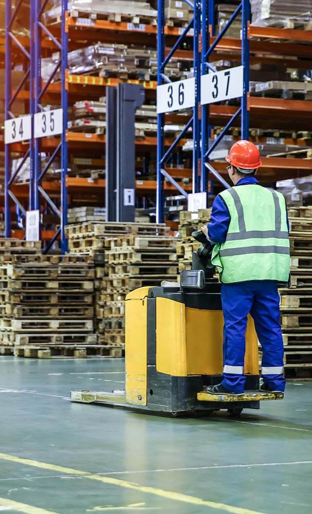 indubatt-tractie-accu-palletwagen-op-letten Elektrische palletwagen uitzoeken? Zorg dat de meegeleverde tractie accu goed aansluit bij uw werkzaamheden.