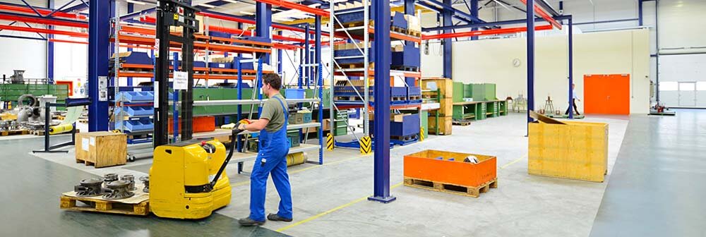 Waar moet u op letten als u een elektrische palletwagen uitkiest? Indubatt geeft u wat praktische handvaten.