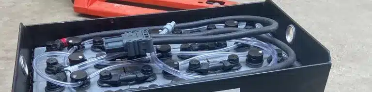 tractie accu bijvullen met gedemineraliseerd water - accuwater